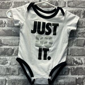 Nike onesie‎